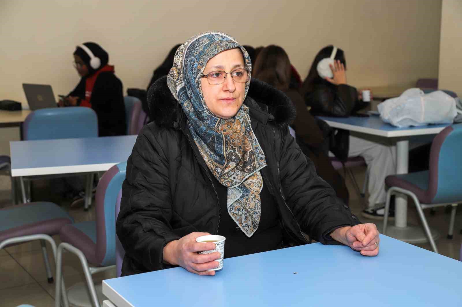 hem anne hem calisan hem ogrenci o gumushane universitesinin sibel ablasi 1 QhSlOcPj