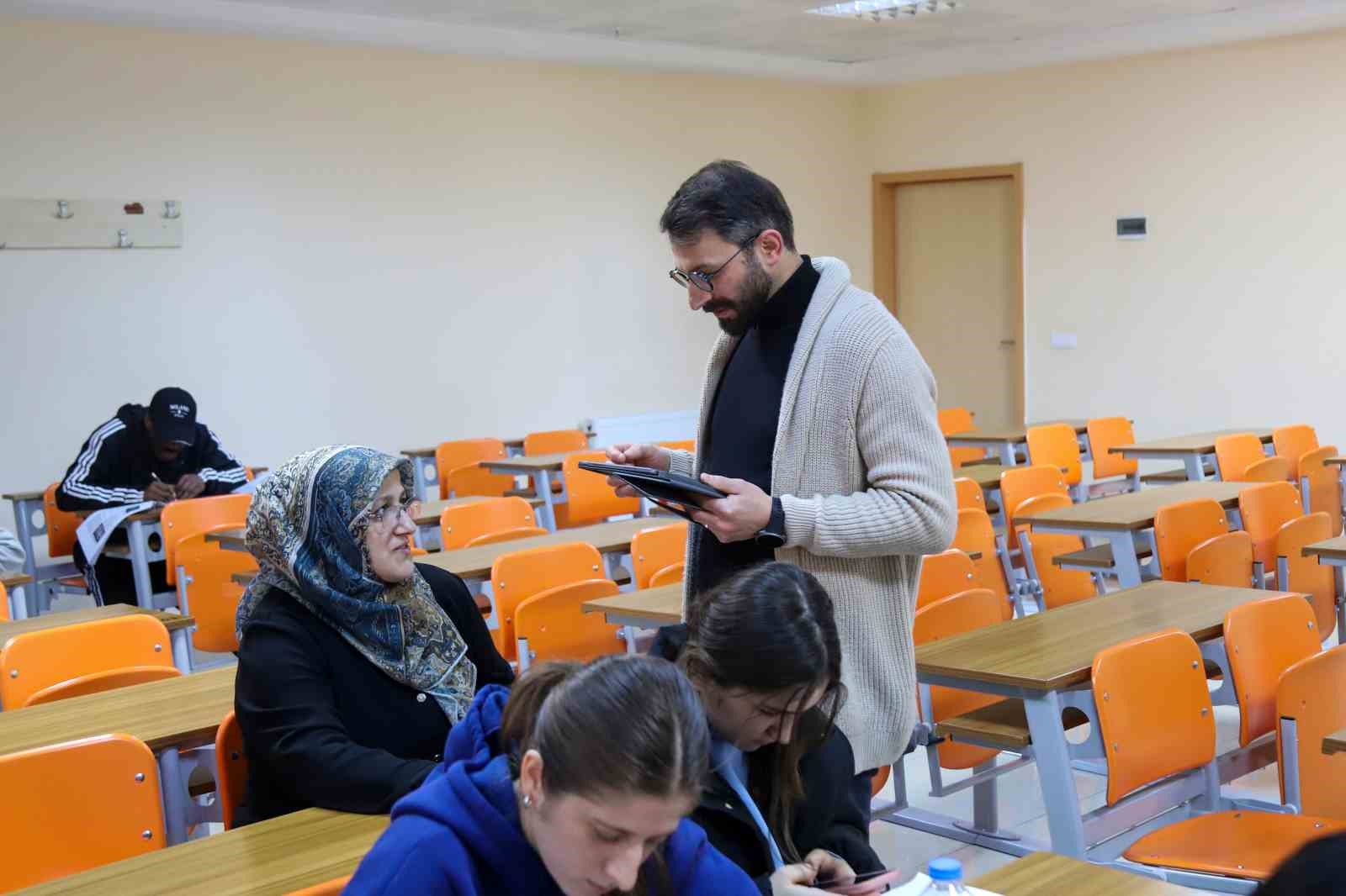 hem anne hem calisan hem ogrenci o gumushane universitesinin sibel ablasi 4 tRMPd9TS