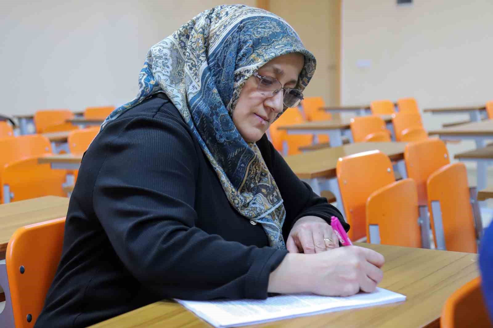 hem anne hem calisan hem ogrenci o gumushane universitesinin sibel ablasi 5 Xt4XEl85