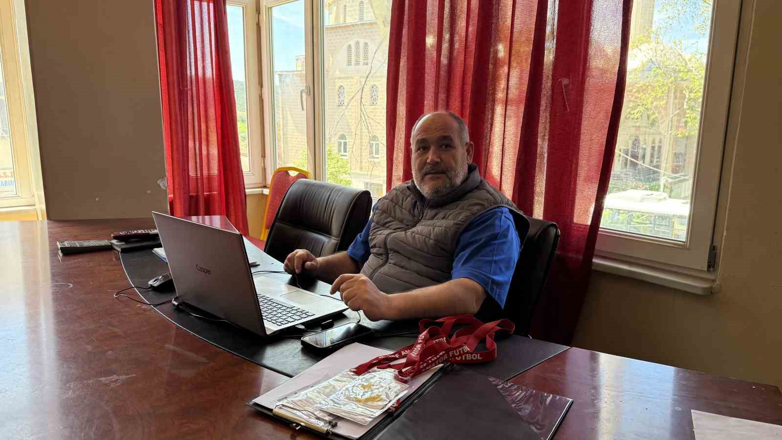 hem baskan hem teknik direktor hem de malzemeci 4 aMirEgbX
