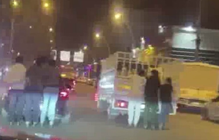 hem canlarini hem trafigi tehlikeye attilar 0 SOD3I6wH