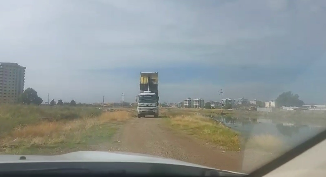 hem kacak moloz doktu hem ehliyetsiz hem de polise direndi 0 P7TLDM7l