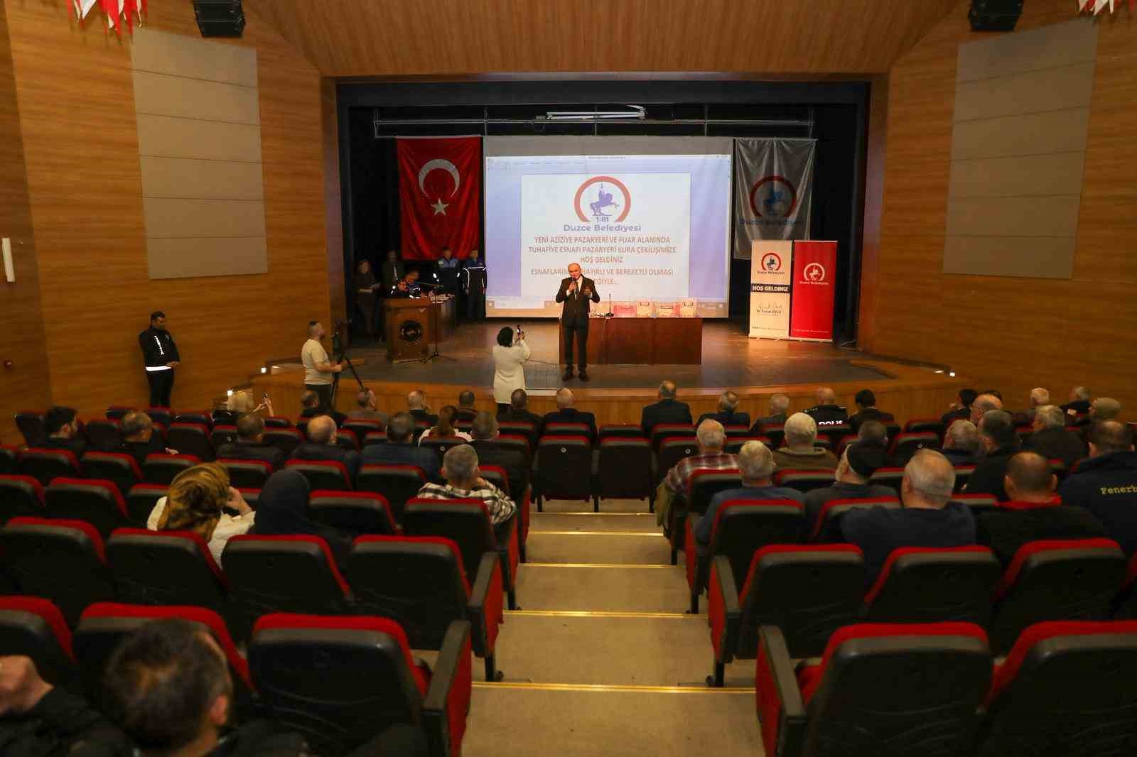hem pazaryeri hem fuar alani 2 pp3dna43