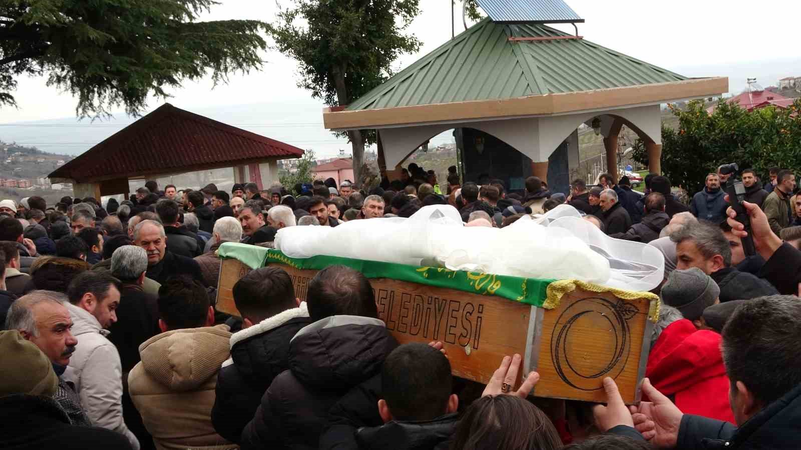 hemsire adayi mina gelinligi ile son yolculuguna ugurlandi 5 JHQetJQw