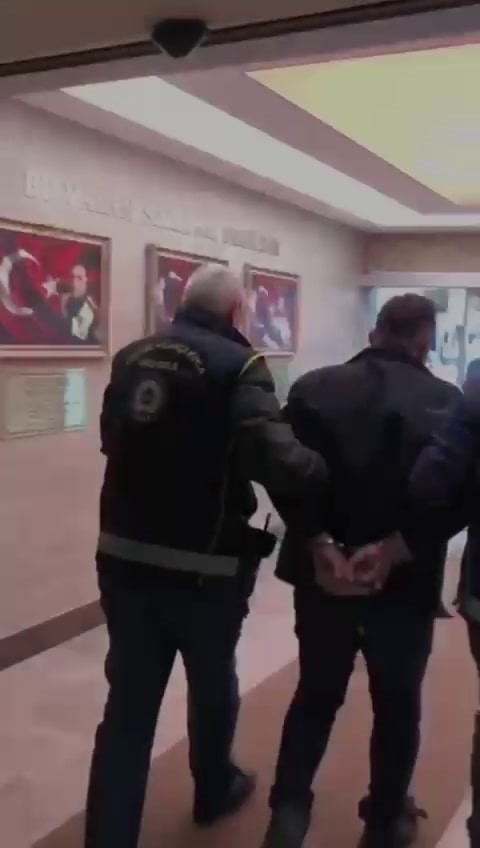 hendekte minibus kasasindaki gocmenleri polis yakaladi 2 wQOTCukE