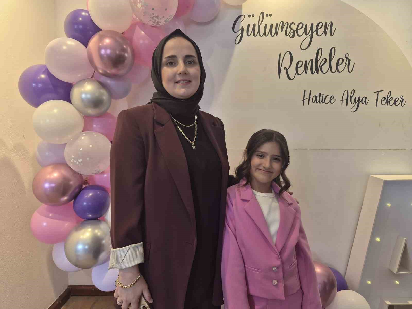 henuz 9 yasinda ilk kisisel sergisini sanatseverler ile bulusturdu 6 XEOXQUFg