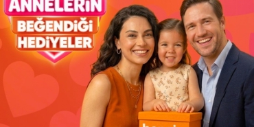 her-10-kisiden-9u-annesine-hediye-aliyor-SLecLyyb.jpg