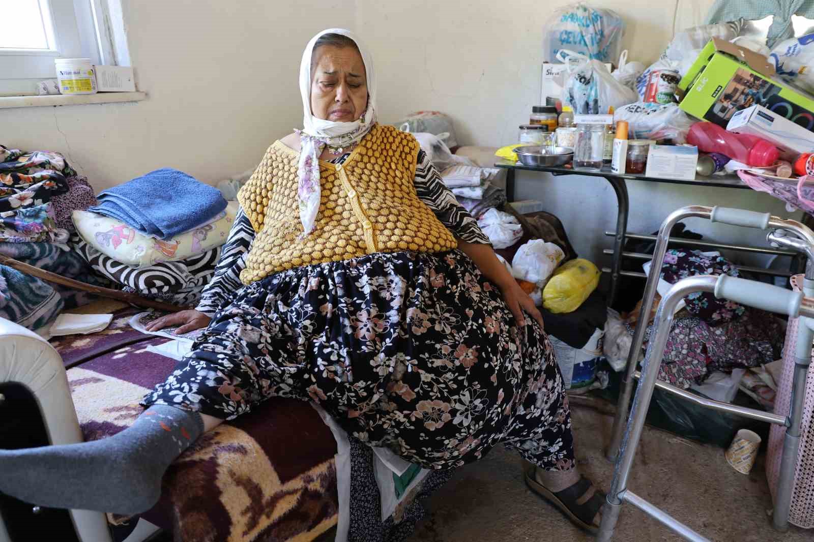 her gecen gun karni buyuyen caresiz kadin 170 kiloya ulasti artik hareket edemiyor 1 S3UAj9AH