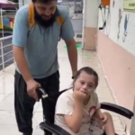 her-gun-ozel-kizini-okula-getiren-babaya-duygulandiran-surpriz-MHvfSbUb.jpg