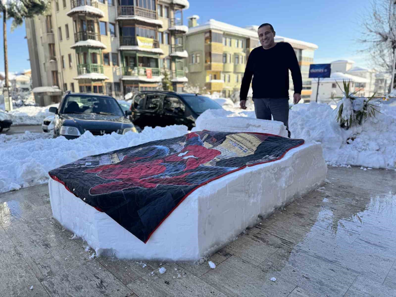 herkes kardan gelin damat yaparken o yatak yapmayi secti 0 liijnbM4