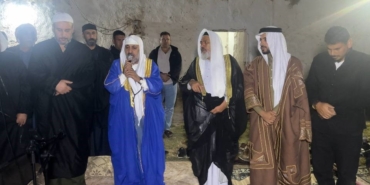 herkes-kendi-kendine-yanan-ev-icin-seferber-oldu-KZvzbVwd.jpg