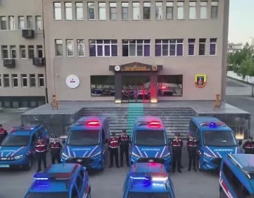 hesaplarinda-2-milyar-300-milyon-lira-para-hareketliligi-oldugu-tespit-edilen-73-supheli-yakalandi-6sQjQx7m.jpg