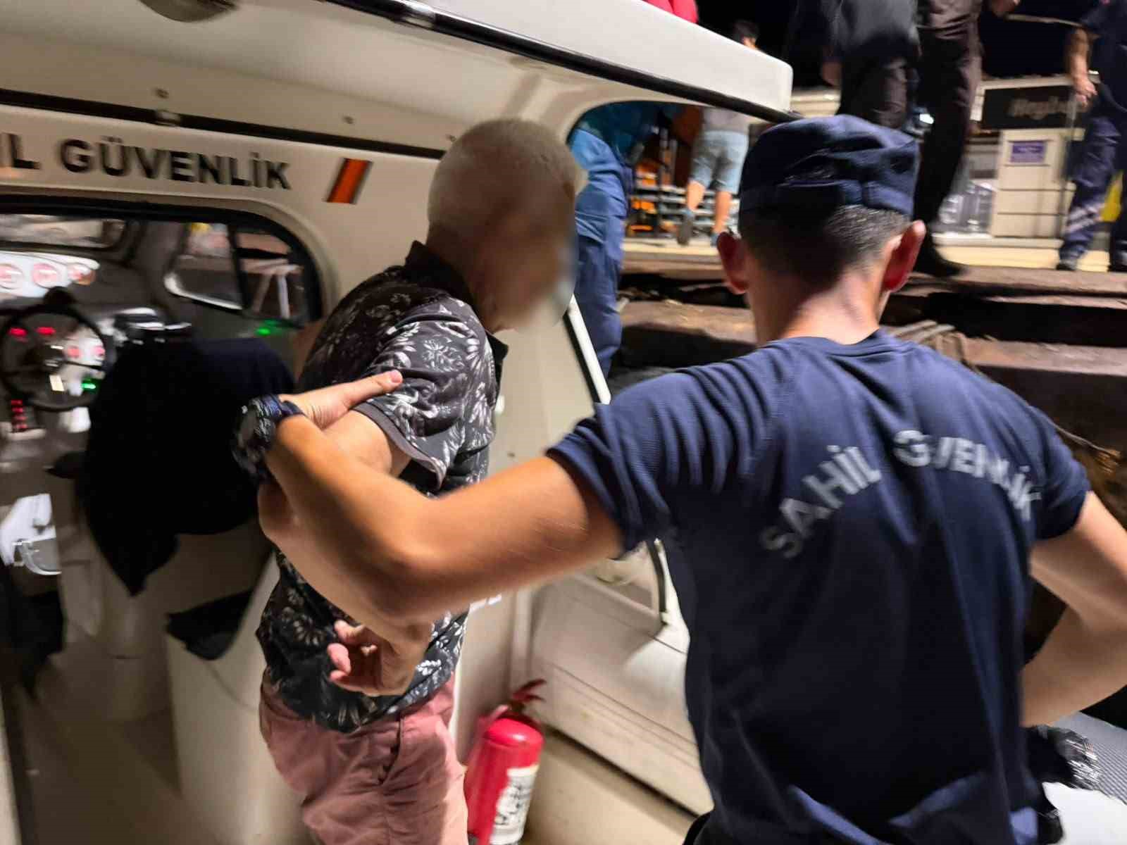 heybeliadada gece yarisi nefes kesen operasyon kayaliklarda mahsur kalan yasli adam kurtarildi 0 1cQW7U3s