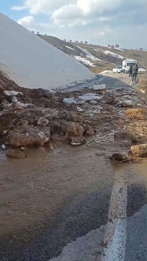Heyelan nedeniyle kapanan Hasköy-Mutki yolu açıldı 5 heyelan nedeniyle kapanan haskoy mutki yolu acildi 1 tD3zW7Rj