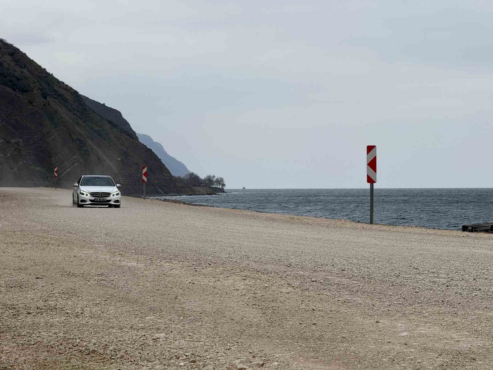 heyelan sonrasi kapanan yol yeniden ulasima acildi 1 hJvFmYIA