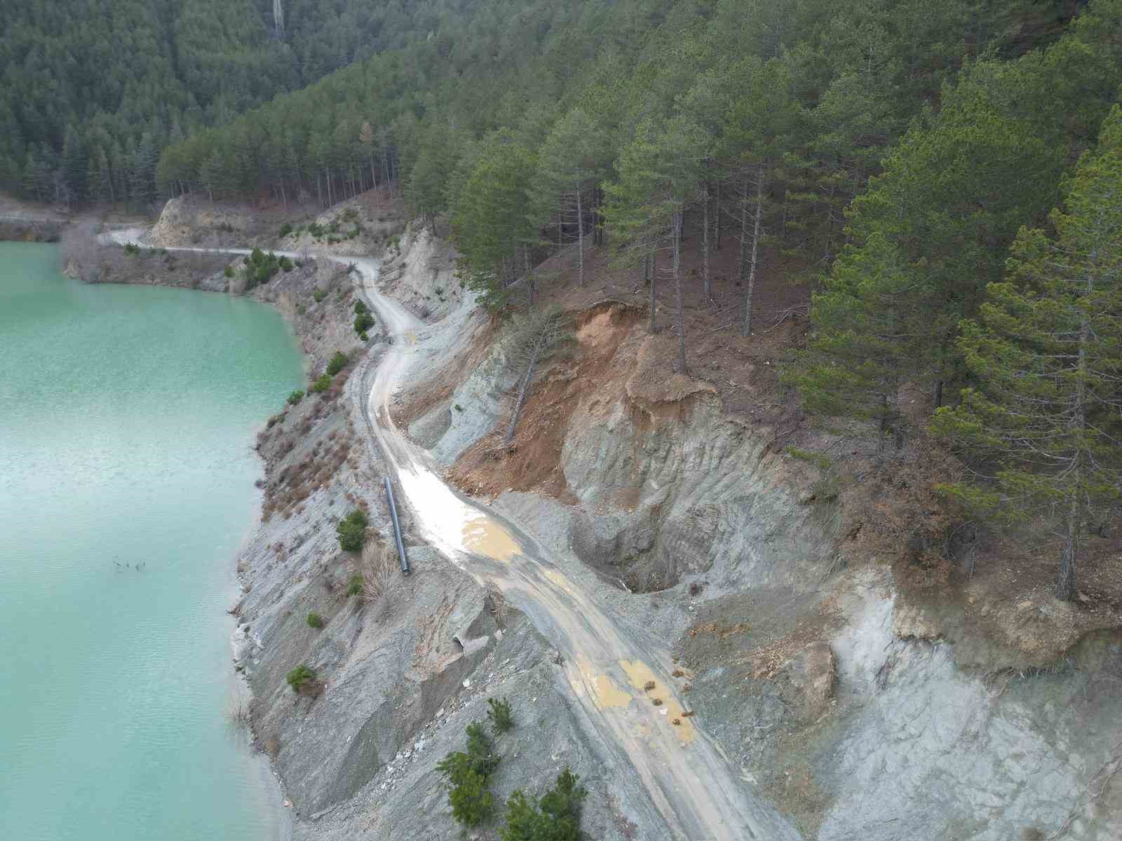 heyelan yasanan barajin cevresinde felaketin boyutu goruntulere yansidi 1