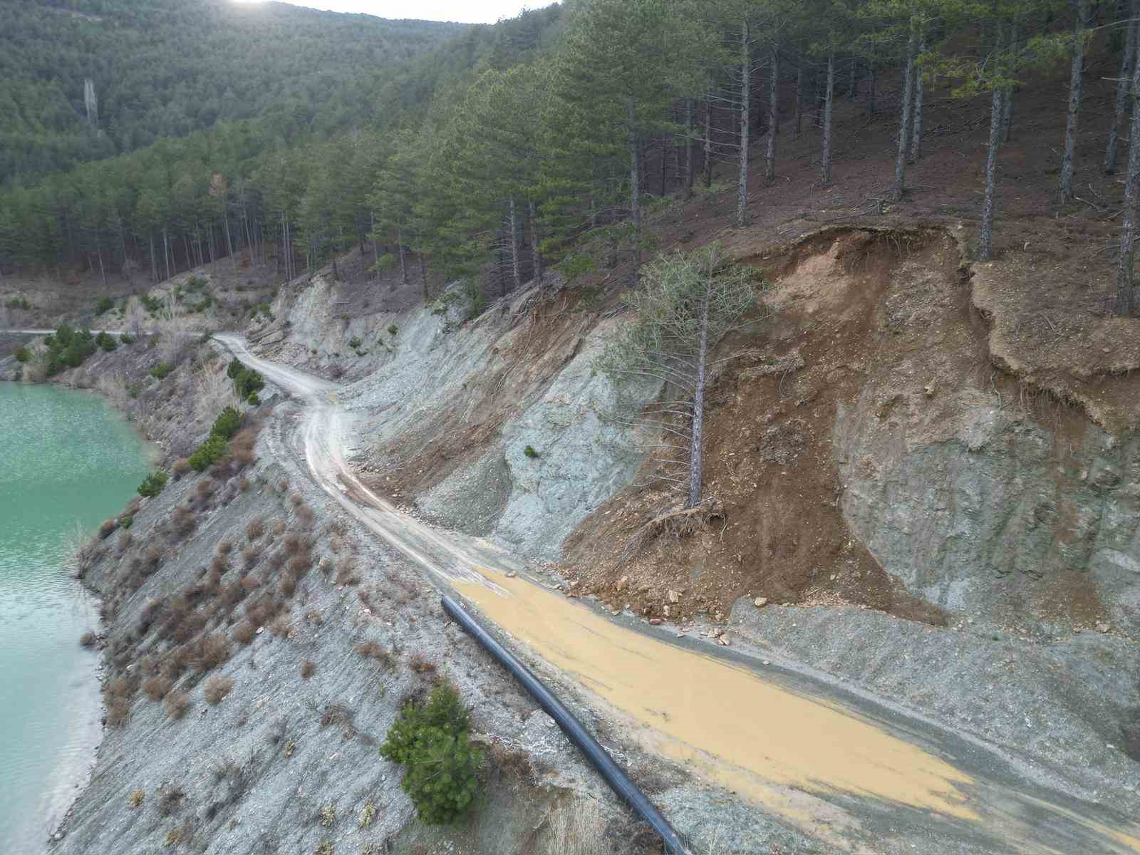 heyelan yasanan barajin cevresinde felaketin boyutu goruntulere yansidi 2 FbRXlun6