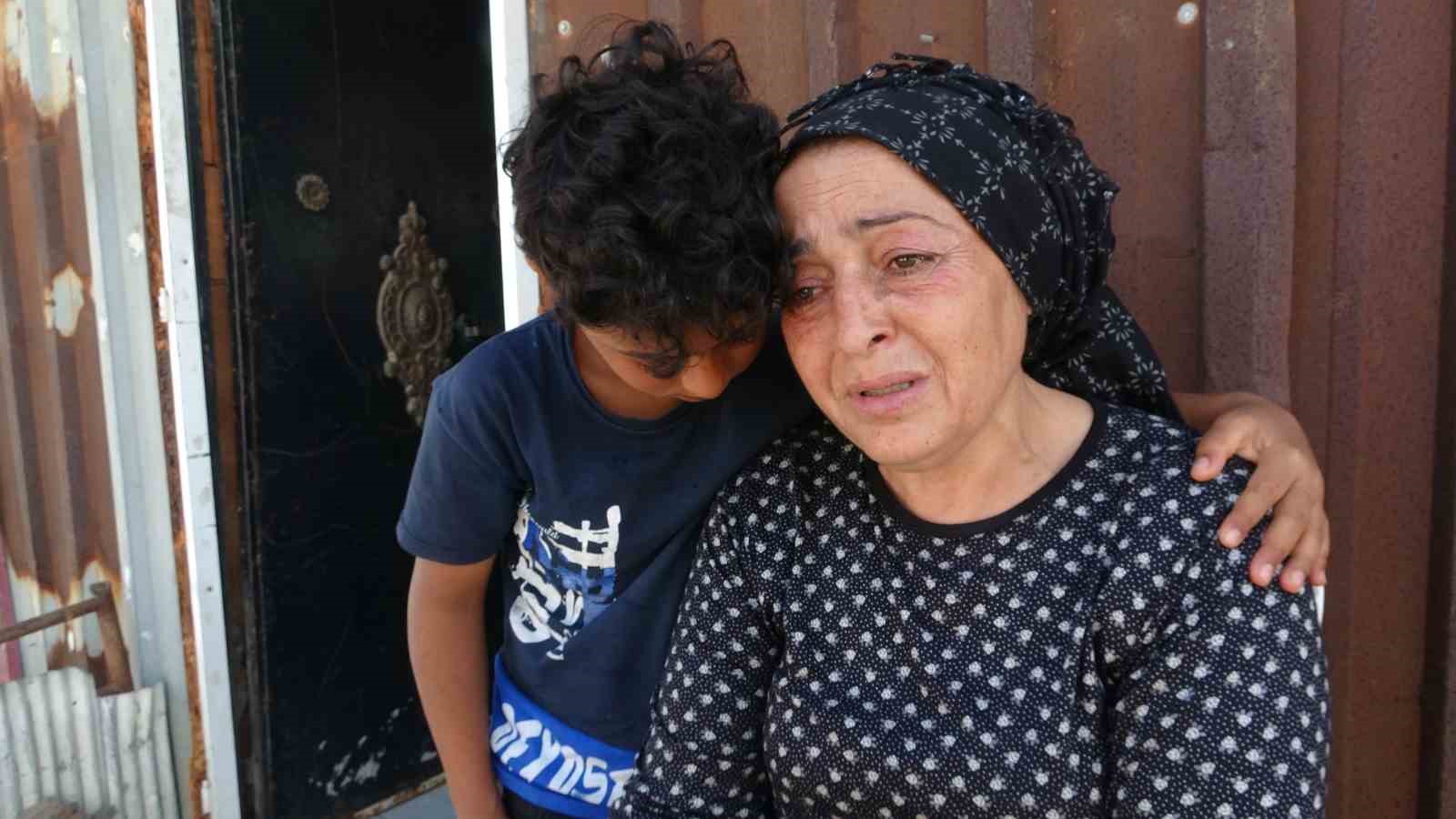 Heyelanda bir çocuğu ölen, diğer evladı 6 gündür yaşam mücadelesi veren gözü yaşlı anne: "Bayram sevincimiz vardı, gitti" 4 heyelanda bir cocugu olen diger evladi 6 gundur yasam mucadelesi veren gozu yasli anne yqlFkpKM