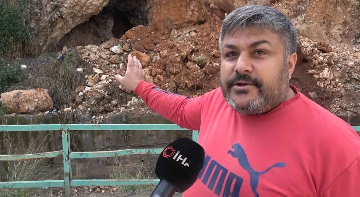 heyelanla birlikte evlerin altindaki magara ortaya cikti 3 tJ71qjZM