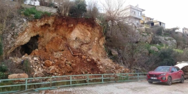 heyelanla-birlikte-evlerin-altindaki-magara-ortaya-cikti-lg6LbxI7.jpg