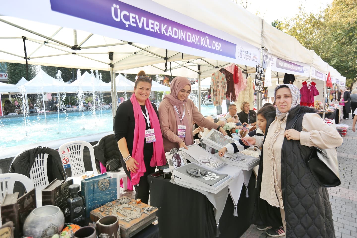 heykelde meydan kadinlarin 2 29yqphWs