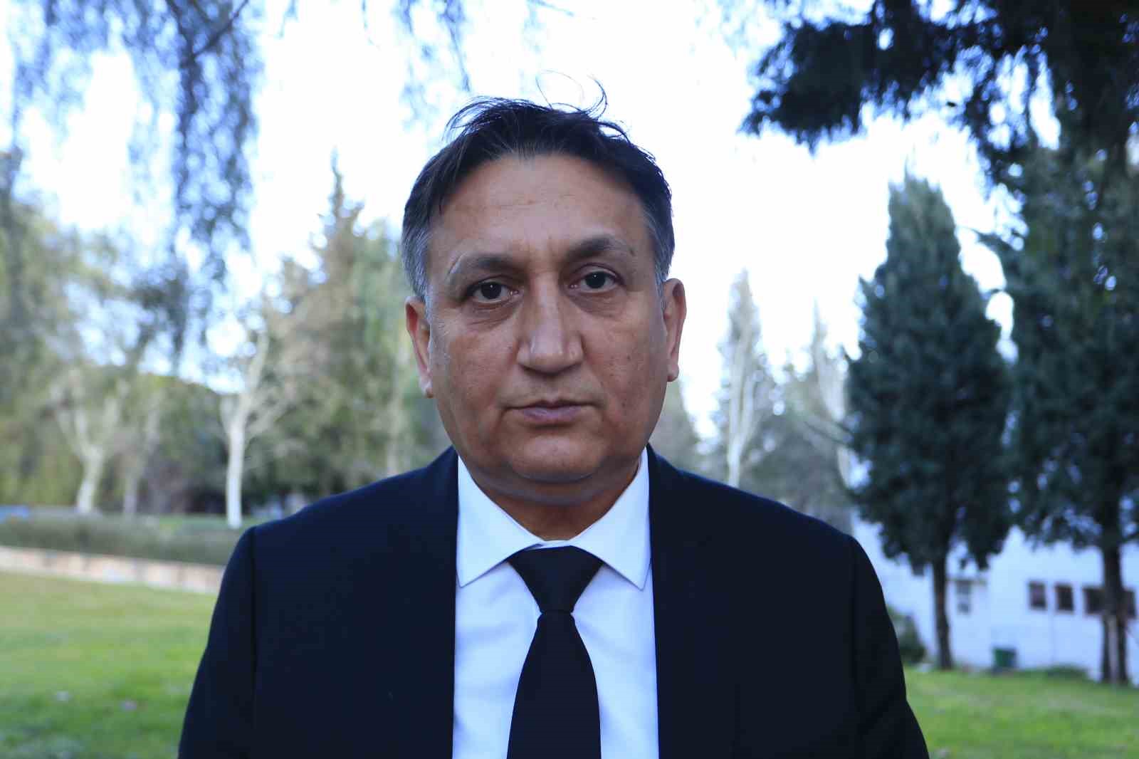 hic tanimadiklari genci neden bakiyorsun diye darp edip burnunu kirdilar 2 TrELIq3O