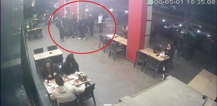 hic tanimadiklari genci neden bakiyorsun diye darp edip burnunu kirdilar 3 CJSiZajy