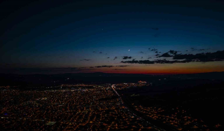 hilal-ve-venus-ayni-kadrajda-bulustu-FgmhTMER.jpg