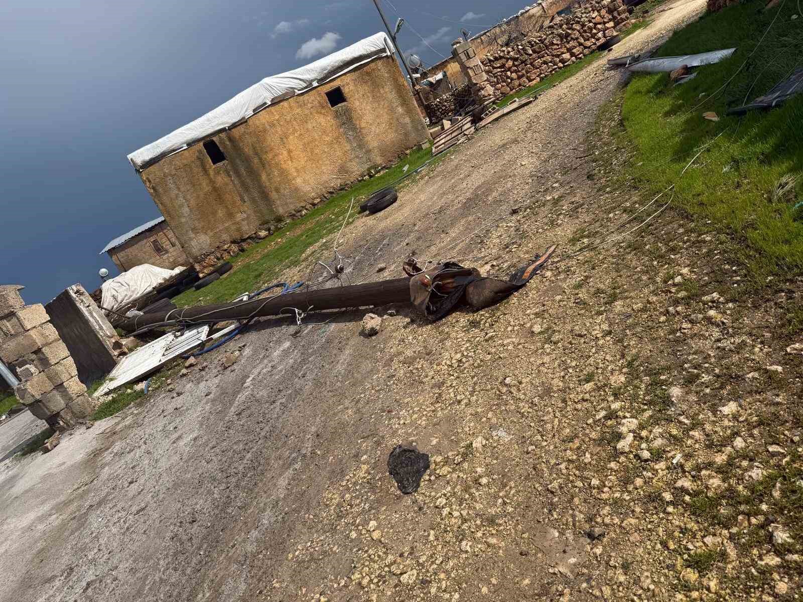 hilvanda dehset anlari kamerada firtina catilari ucurdu direkleri devirdi 0 G9qTghE7
