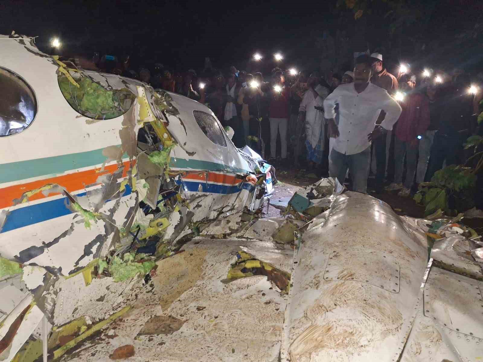 hindistanda icerisinde 7 kisinin bulundugu ambulans ucak dustu 1 sk2m7VX7