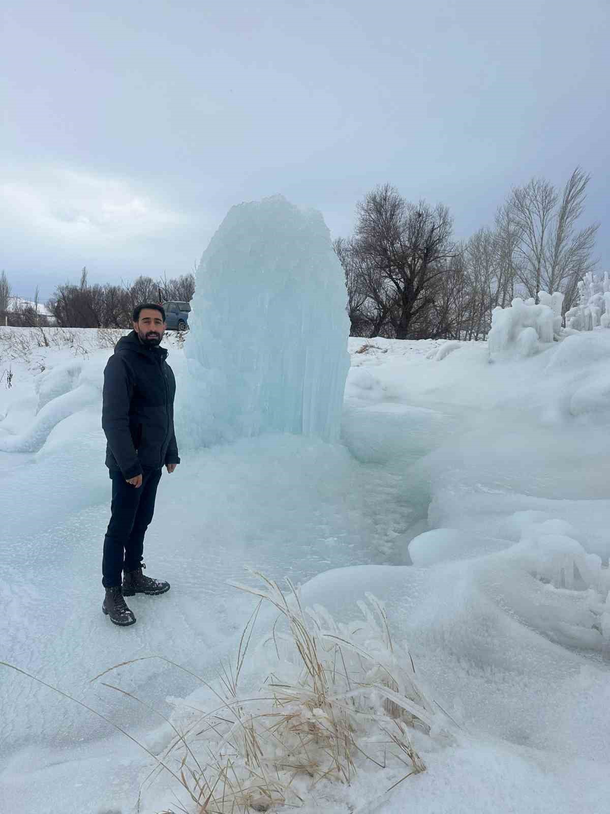 hinista 4 metrelik buz kutlesi dikkat cekti 4 lHPj87KW