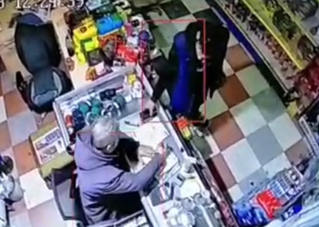 Hırsız önce kameraya sonra polise yakalandı 4 hirsiz once kameraya sonra polise yakalandi 0 lVHuDVrR