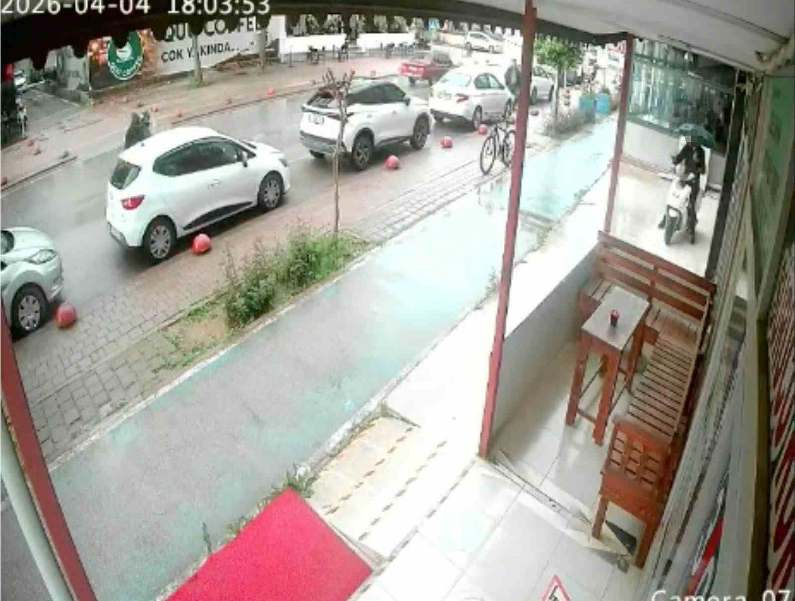 hirsizdan pes dedirten takas caldigi bisikleti birakip motosiklet caldi 0 D8nDHD4t