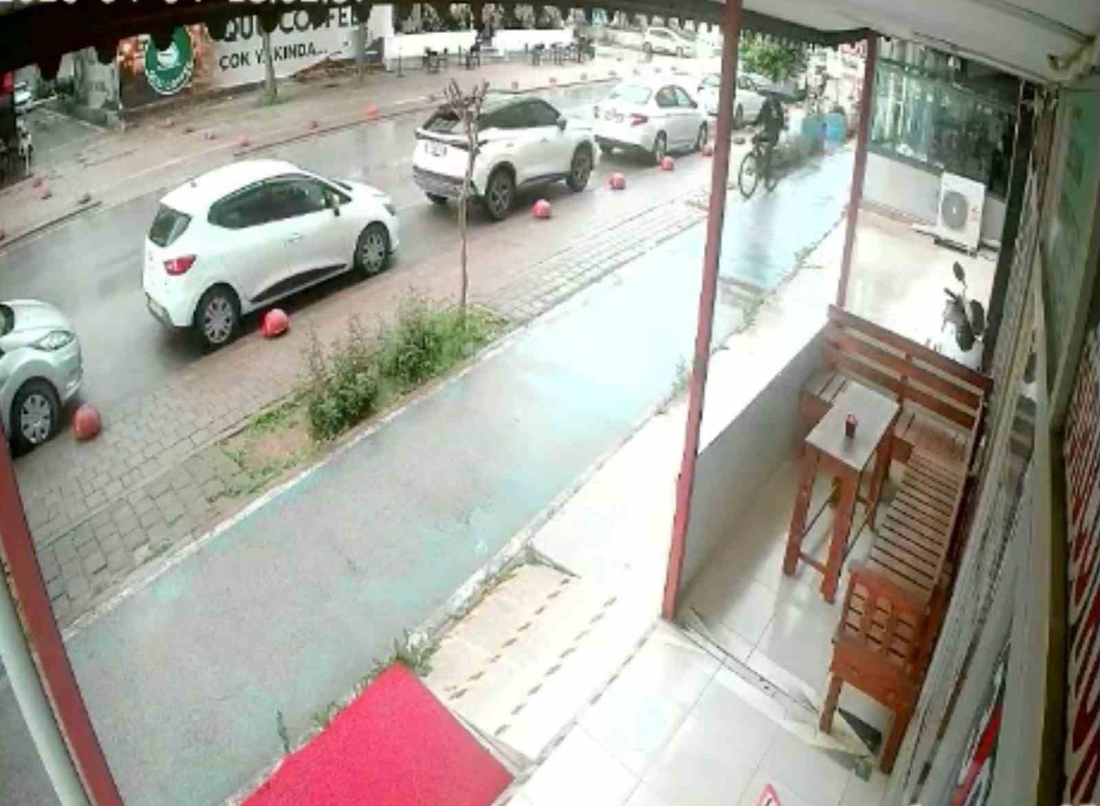 hirsizdan pes dedirten takas caldigi bisikleti birakip motosiklet caldi 2 p3n28ZBd