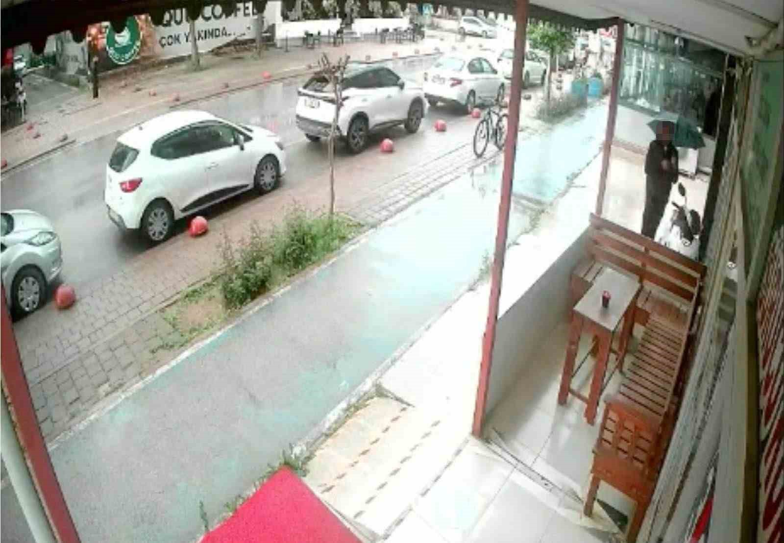 hirsizdan pes dedirten takas caldigi bisikleti birakip motosiklet caldi 4 GV6hEDBW