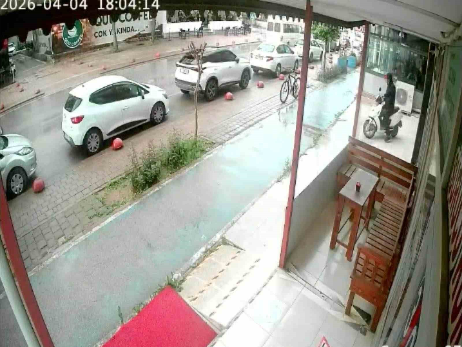hirsizdan pes dedirten takas caldigi bisikleti birakip motosiklet caldi 5 4sFvFv57