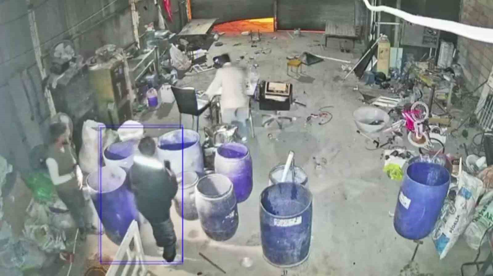 Hırsızların hedefi olan hurdacı defalarca soyuldu 4 hirsizlarin hedefi olan hurdaci defalarca soyuldu 0 zgNuGVbZ