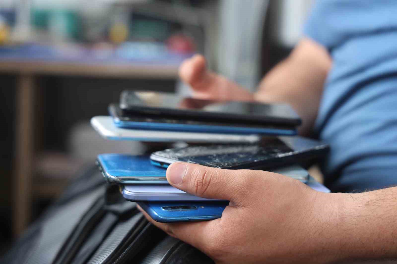 hirsizlik aninda sadece sifir telefonlari al diyen suc makinasi hirsiz ve ciragi tutuklandi 1 gq5BujHa