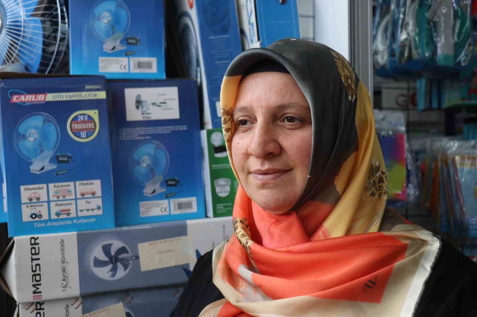 Hırsızlık girişimi kamerada: Biri kilitli kapıyı açmaya, diğeri paspası alıp kaçmaya çalıştı 4 hirsizlik girisimi kamerada biri kilitli kapiyi acmaya digeri paspasi alip kacmaya calisti 0 pd8w2BcE
