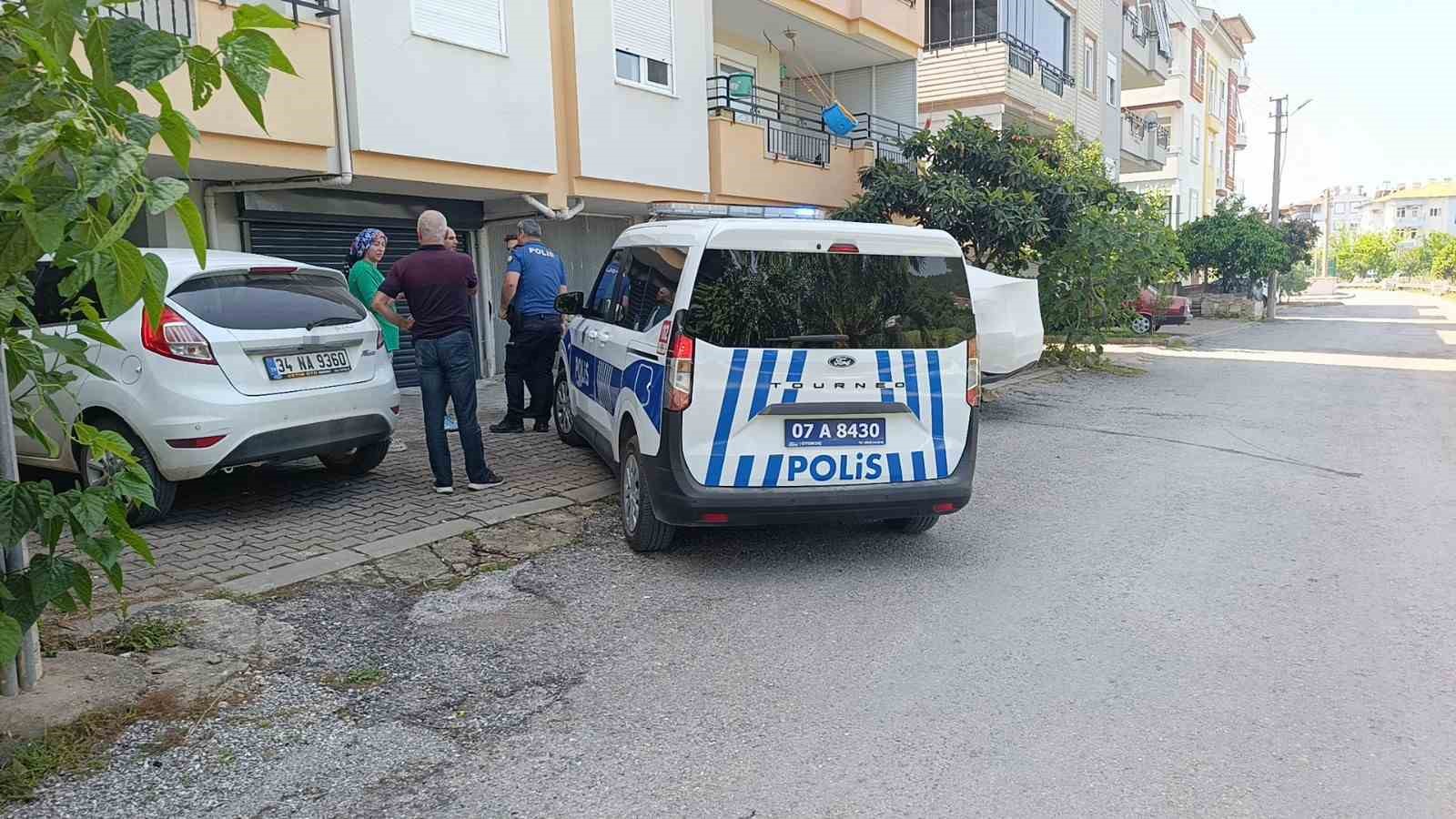 hirsizlik ihbarina giden polis ozel garajda 5 aylik bebekle annesini buldu 7