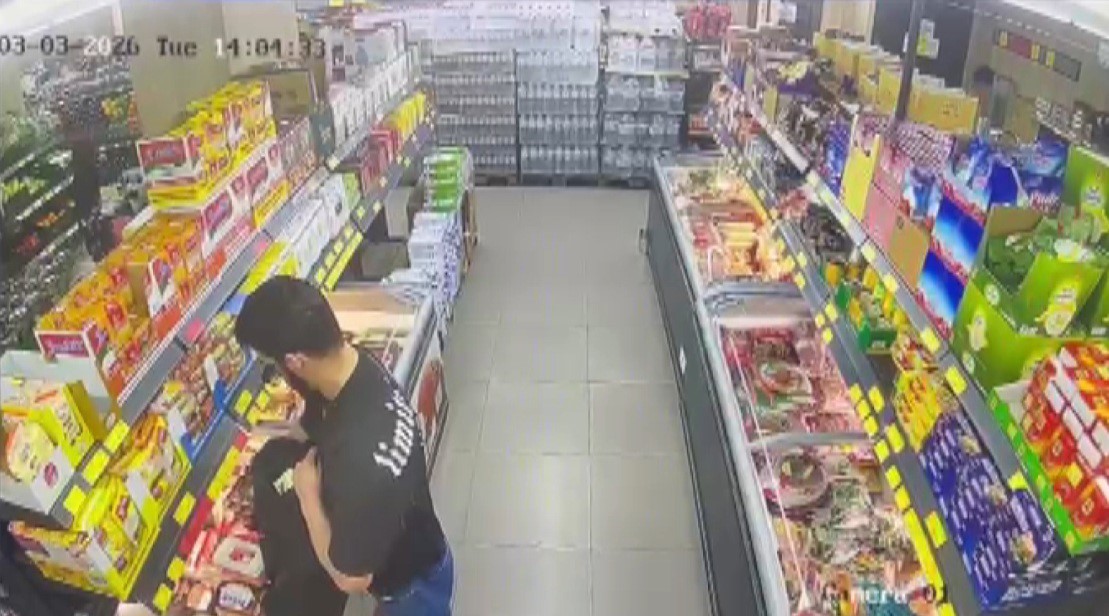 Hırsızlık yapmaması için uğraşan kız arkadaşını da kandırıp ne varsa çaldı 6 hirsizlik yapmamasi icin ugrasan kiz arkadasini da kandirip ne varsa caldi 2