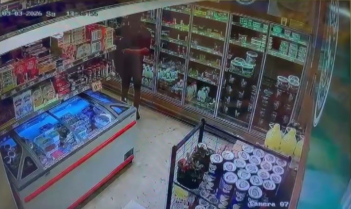 Hırsızlık yapmaması için uğraşan kız arkadaşını da kandırıp ne varsa çaldı 7 hirsizlik yapmamasi icin ugrasan kiz arkadasini da kandirip ne varsa caldi 3 MWiMTIJ9