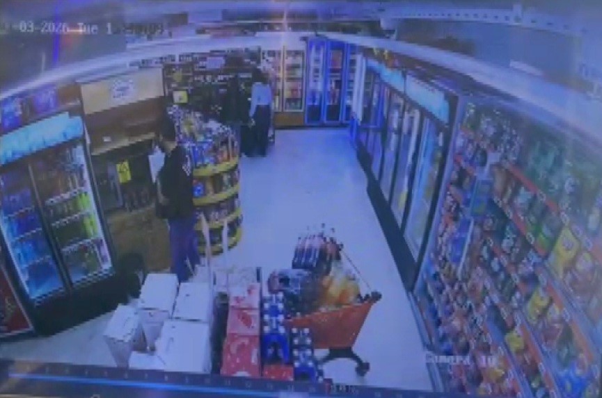 Hırsızlık yapmaması için uğraşan kız arkadaşını da kandırıp ne varsa çaldı 8 hirsizlik yapmamasi icin ugrasan kiz arkadasini da kandirip ne varsa caldi 4 BzHW7NmY