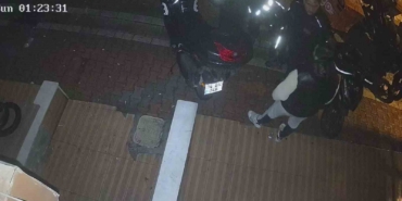 hirsizlik-yapti-sandilar-14-yasindaki-cocugu-tekme-tokat-dovduler-o-anlar-kamerada-anuO33f7.jpg