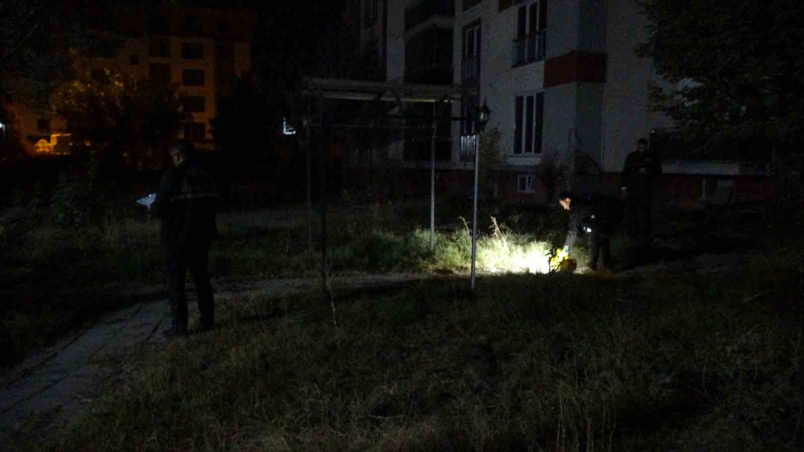 hirsizlik zanlilari kacarken silahla isciyi yaraladi 1