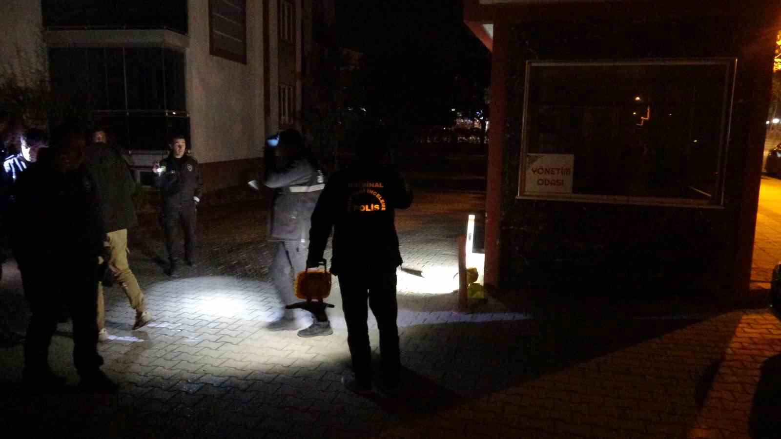 hirsizlik zanlilari kacarken silahla isciyi yaraladi 4 qyBUUUnw