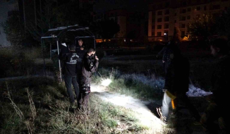 hirsizlik-zanlilari-kacarken-silahla-isciyi-yaraladi-rEnhz98y.jpg