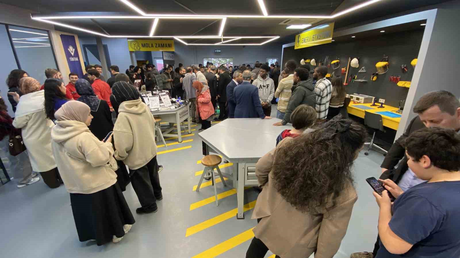 hitit universitesi milli teknoloji atolyesi torenle kaplarini ogrencilere acti 10 3U2Sbdkm