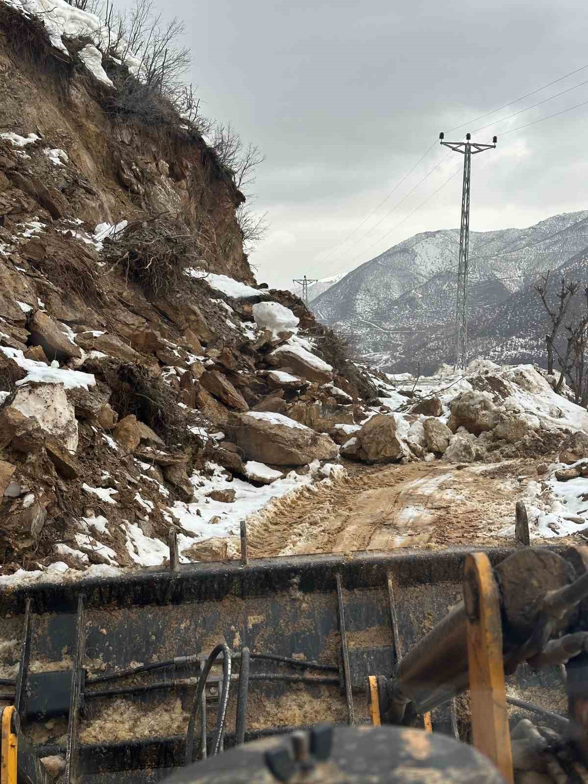 hizanda kar eridi heyelan yollari kapatti 1