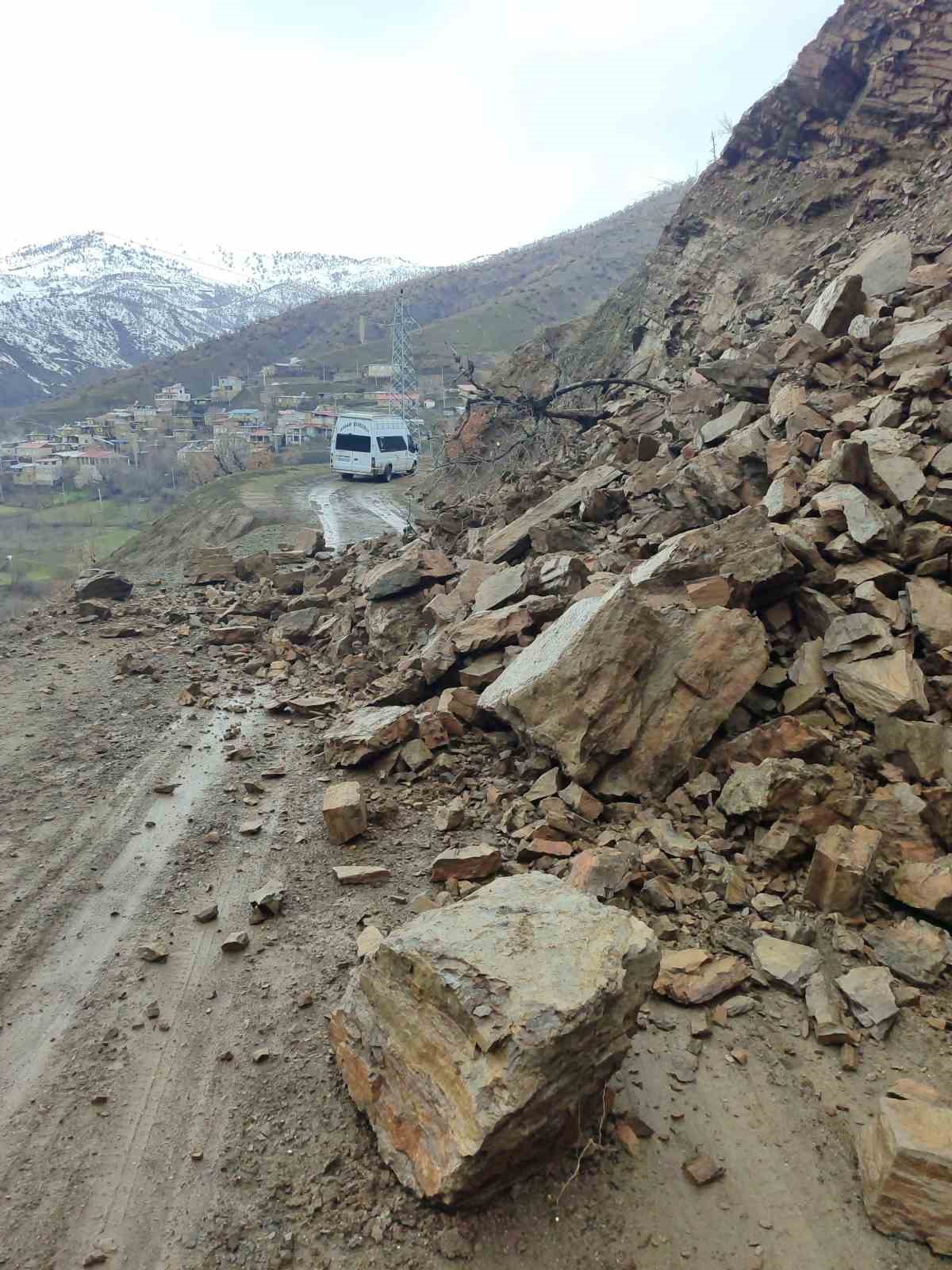 hizanda kar eridi heyelan yollari kapatti 3 PuIWFRIb